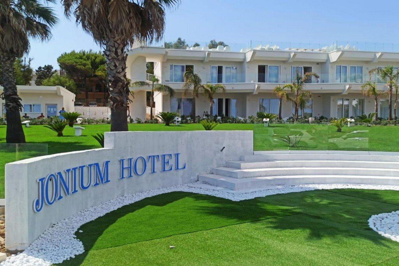 Jonium Hotel - Amazing Sea View And Swimming Pool Пульсано Экстерьер фото
